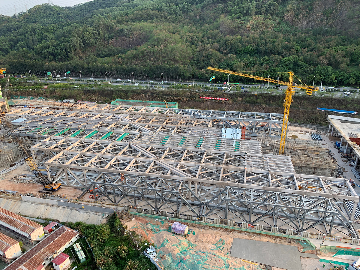 2萬噸鋼桁架橋頂推安裝(圖1)